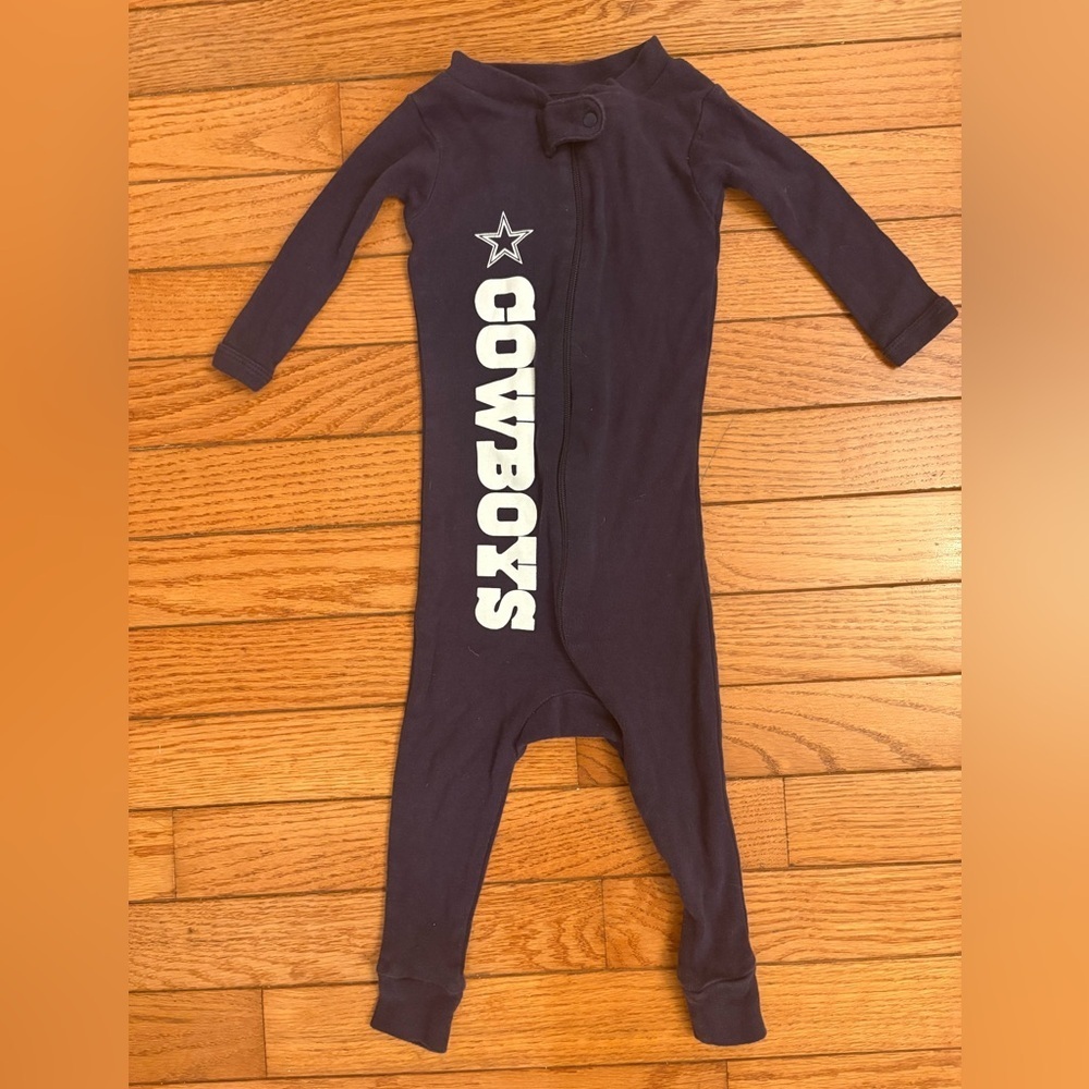 Dallas Cowboys footless sleeper size 12 months